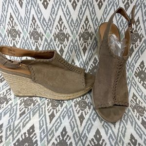 REPORT
Size 9.5 Wedges